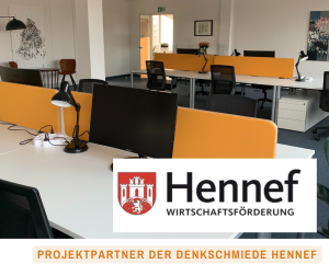 Open Space in der Denkschmiede Hennef mit Logo der Wirtschaftsförderung Hennef